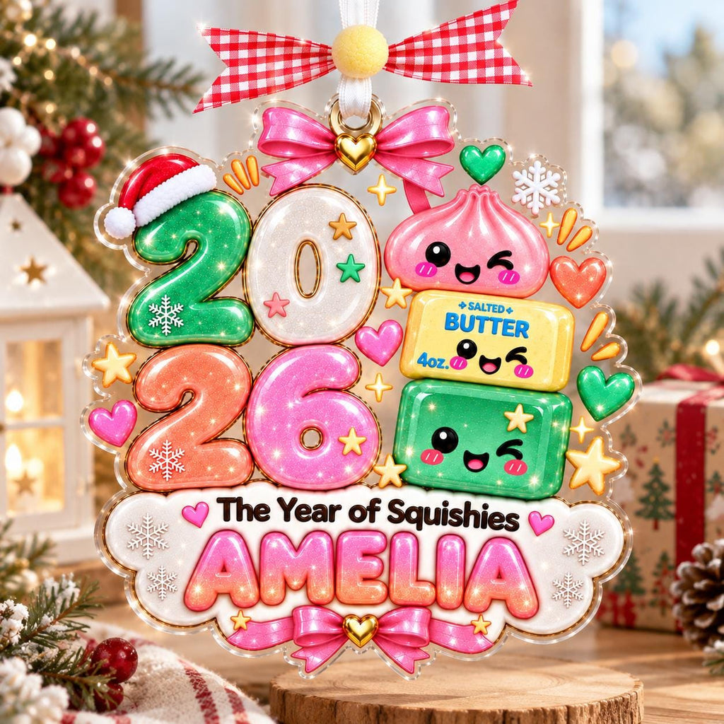 Squishy 2026 ornament with Amelia on a wood slice